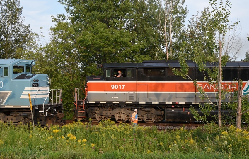 Photo of CMQ Train 2 passes 9020