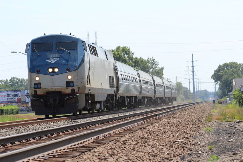 Photo of Amtrak's Vermonter heads North @ Wallingford, CT
