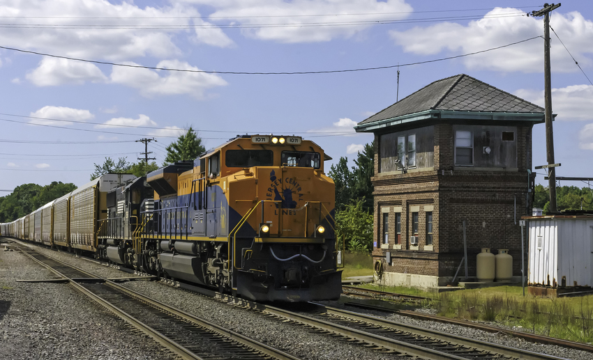 Photo of 28N with NS 1071 CNJ Heritage Unit Passing Ayer Tower