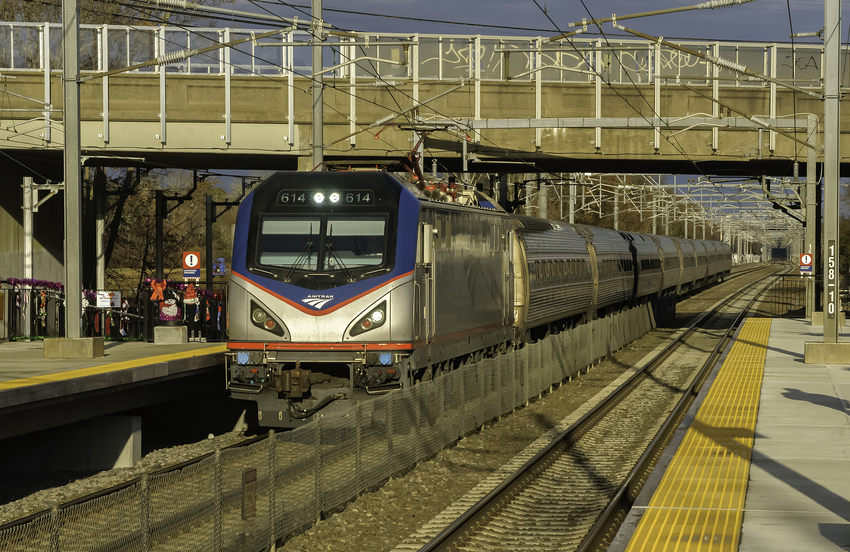 Photo of Amtrak Train 137 Arriving at Kingston, RI Station