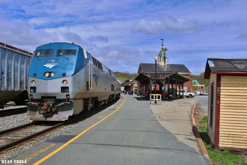 Photo of Amtrak at White river Junction