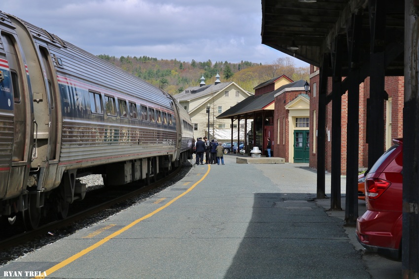 Photo of Passengers boarding at White River Junction