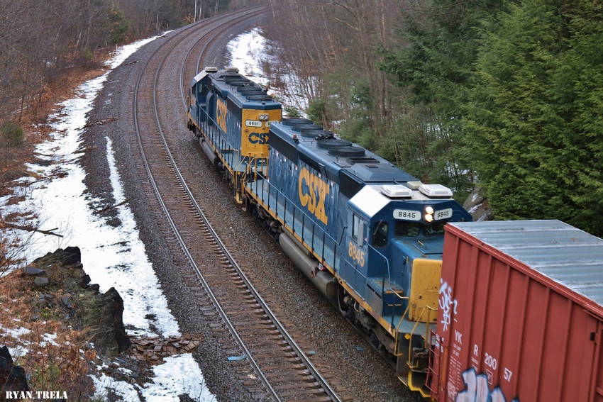 Photo of SD40-2s help push up Middlefield Hill