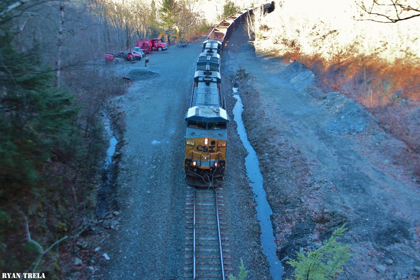 Photo of Eastbound CSX mixed freight at State Line Tunnel