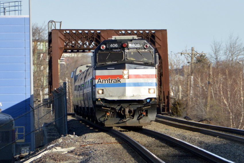 Photo of Amtrak 680 on the High Line