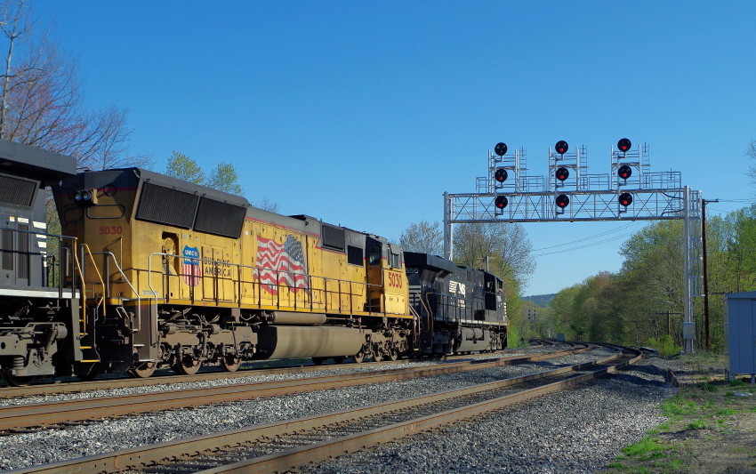 Photo of Norfolk Southern with Union Pacific @ Fitchburg, Ma.