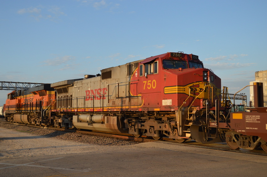 Photo of BNSF Warbonnet