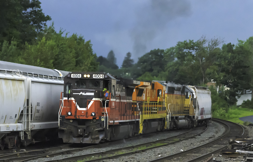 Photo of P&W's GRWO Departing Gardner with Heavy Train