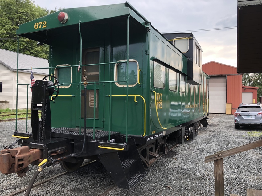 Photo of Maine Central caboose 672