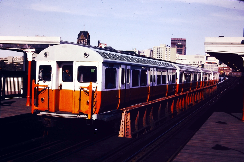 Photo of MBTA 01100s at Dover Station on Orange Line