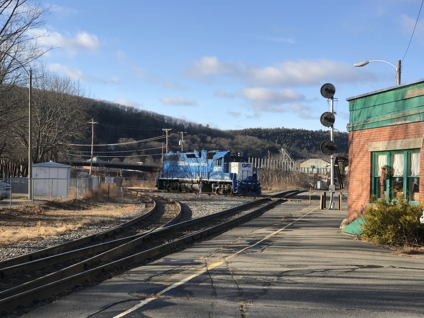 Photo of Leased Equipment on the Bellows Falls Switcher Crossing the Diamond