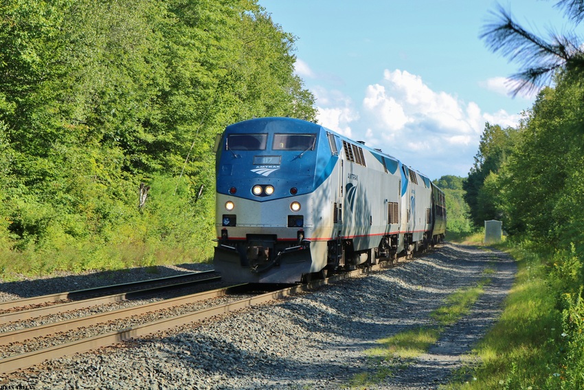 Photo of Amtrak 449 in Hinsdale MA