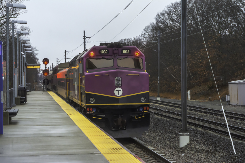 Photo of MBTA 1032 Pushing Train 822 Out of Wickford Jct
