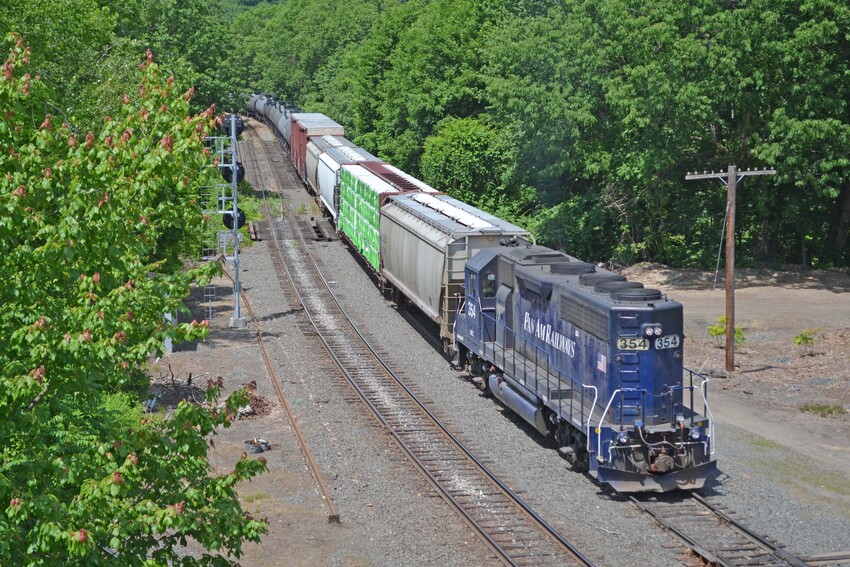 Photo of 354w returning to the yard