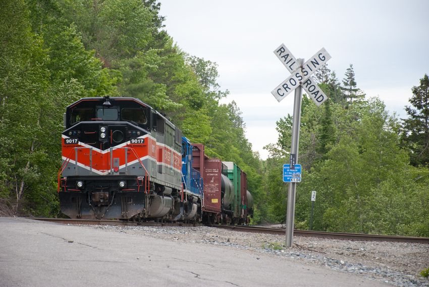 Photo of CMQ 9017 Leads F10 at Quarry Ave.