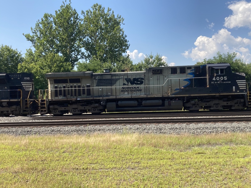 Photo of Sort-of Norfolk Southern Heritage Unit