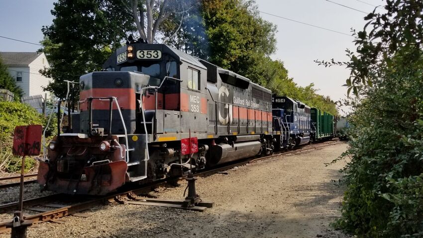 Photo of NA-1 353 switching by the Concord Yard Tower