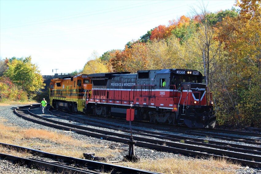 Photo of 3 P&W engines bring a large train into Gardner Mass