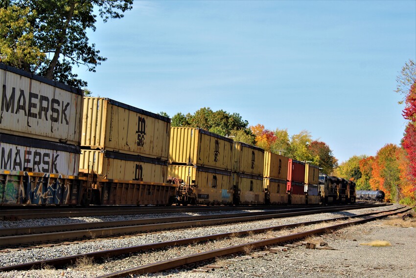 Photo of 3 NS engines switch trash containers in Ayer,Ma.