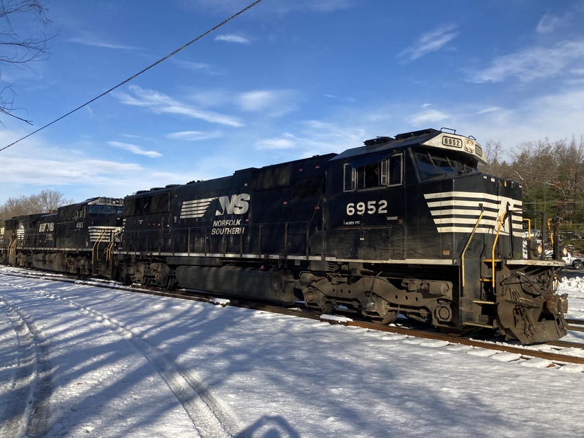 Photo of SD60 Leader on 22K Morphed to AY-4 in Ayer