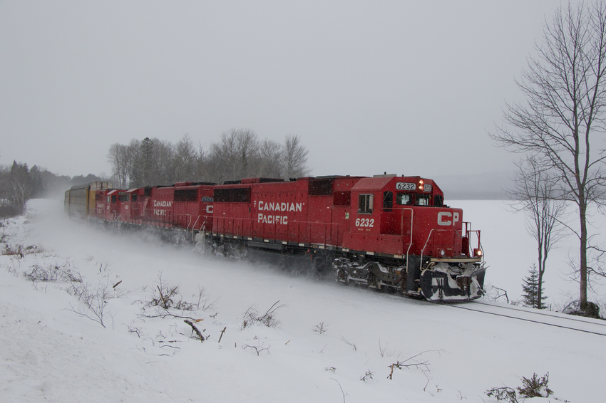 Photo of CP 6232 Leads 250 at Long Pond