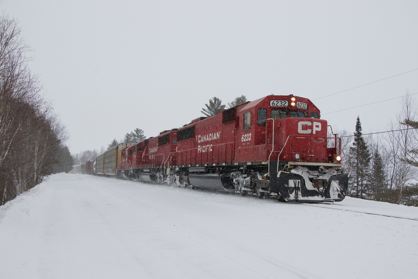 Photo of CP 6232 Leads 250 into Greenville