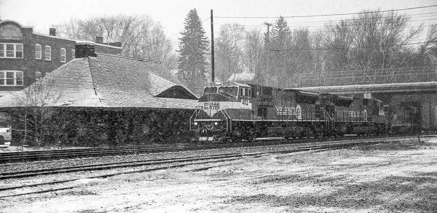 Photo of CR 4112 Pulling West Past Classic East Brookfield Depot