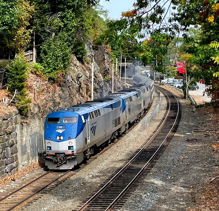 Photo of Amtrak 449 at Wellesley Hills
