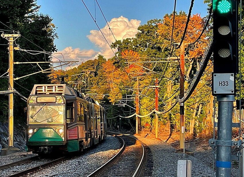 Photo of MBTA Type 8 arriving at Chestnut Hill