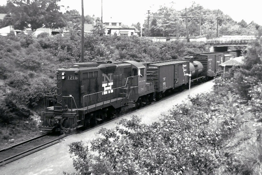 Photo of BX-5 at Bird's Hill station.