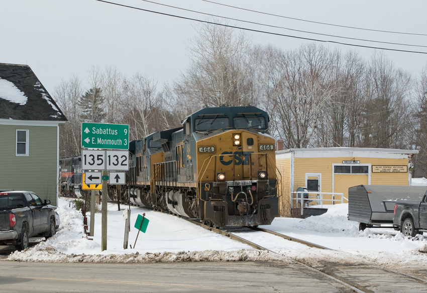 Photo of CSXT 464 Leads M426 in Monmouth
