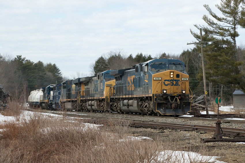 Photo of CSXT 479 Leads M426 at Monmouth
