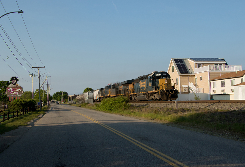 Photo of M427 with CSXT 8052 at Old Orchard Beach