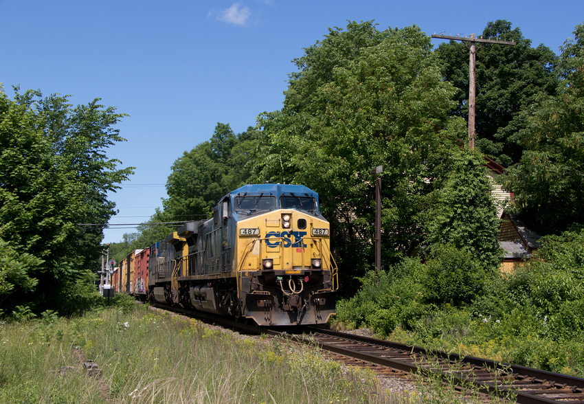 Photo of CSXT 487 Leads M427 at East Kingston