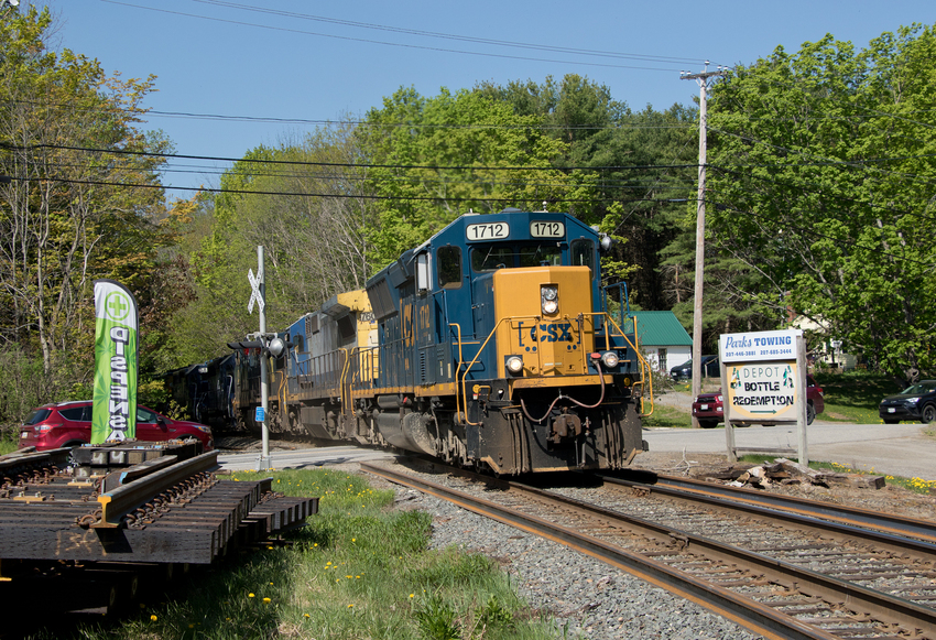 Photo of CSXT 1712 Leads M426-12 in Monmouth