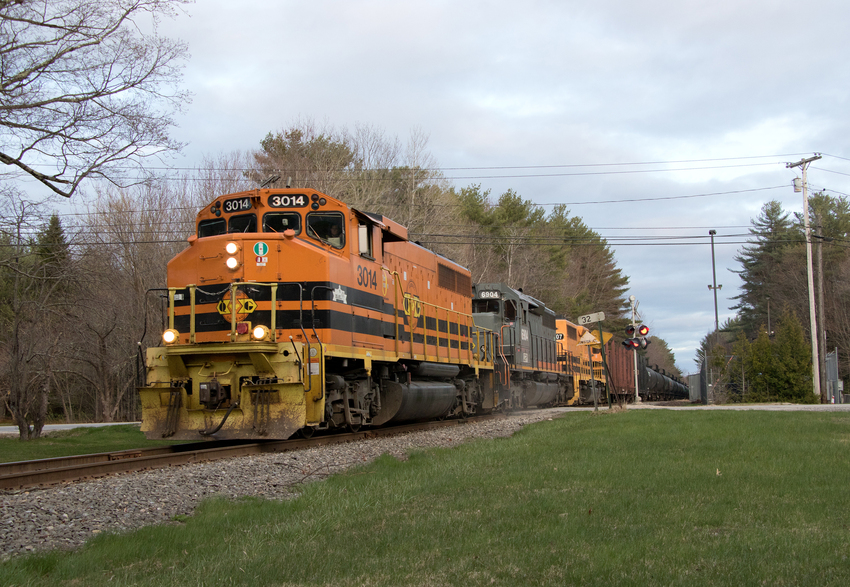 Photo of QGRY 3014 Leads 393 at Empire Rd. in Poland ME