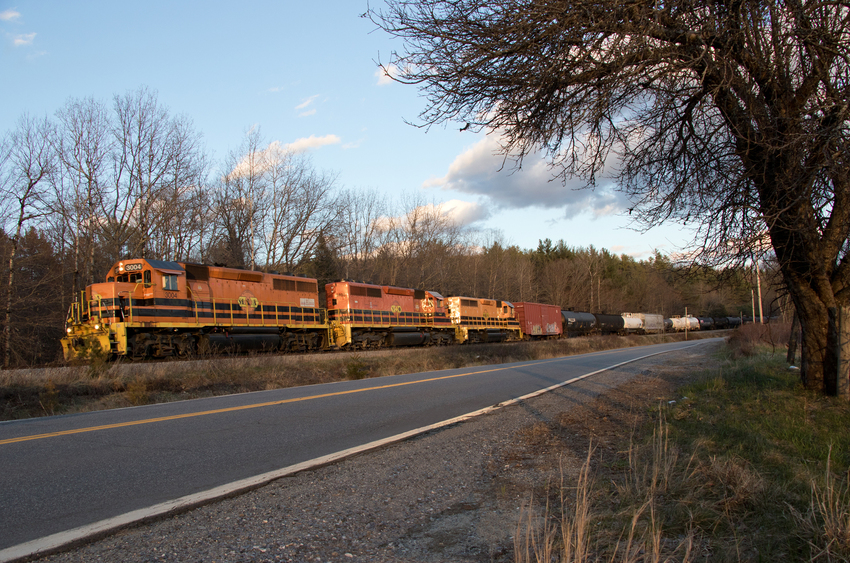 Photo of SLR 3004 Leads 393 along Rt. 121 in Oxford ME