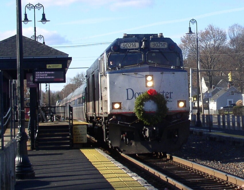 Photo of Amtrak #684 Downeaster @ Reading, MA