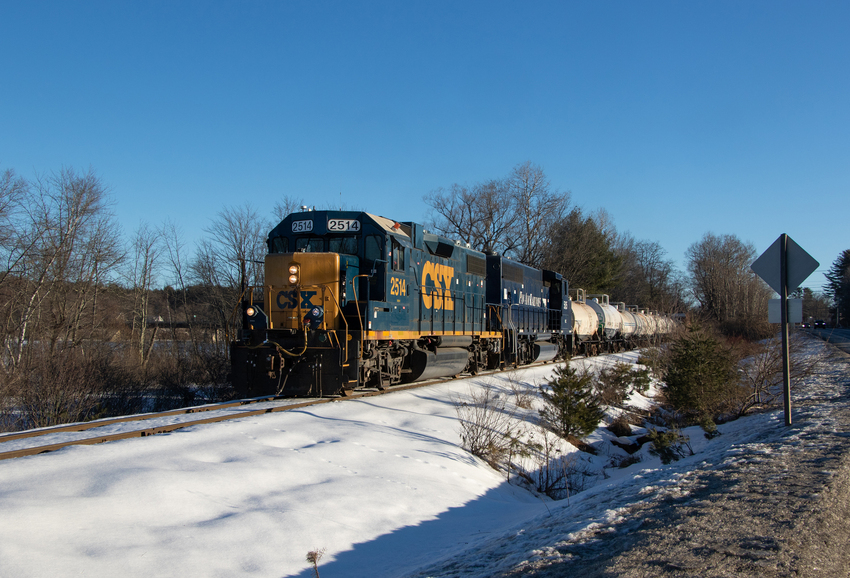 Photo of CSXT 2514 Leads L068 at Rt. 201 in Hinckley